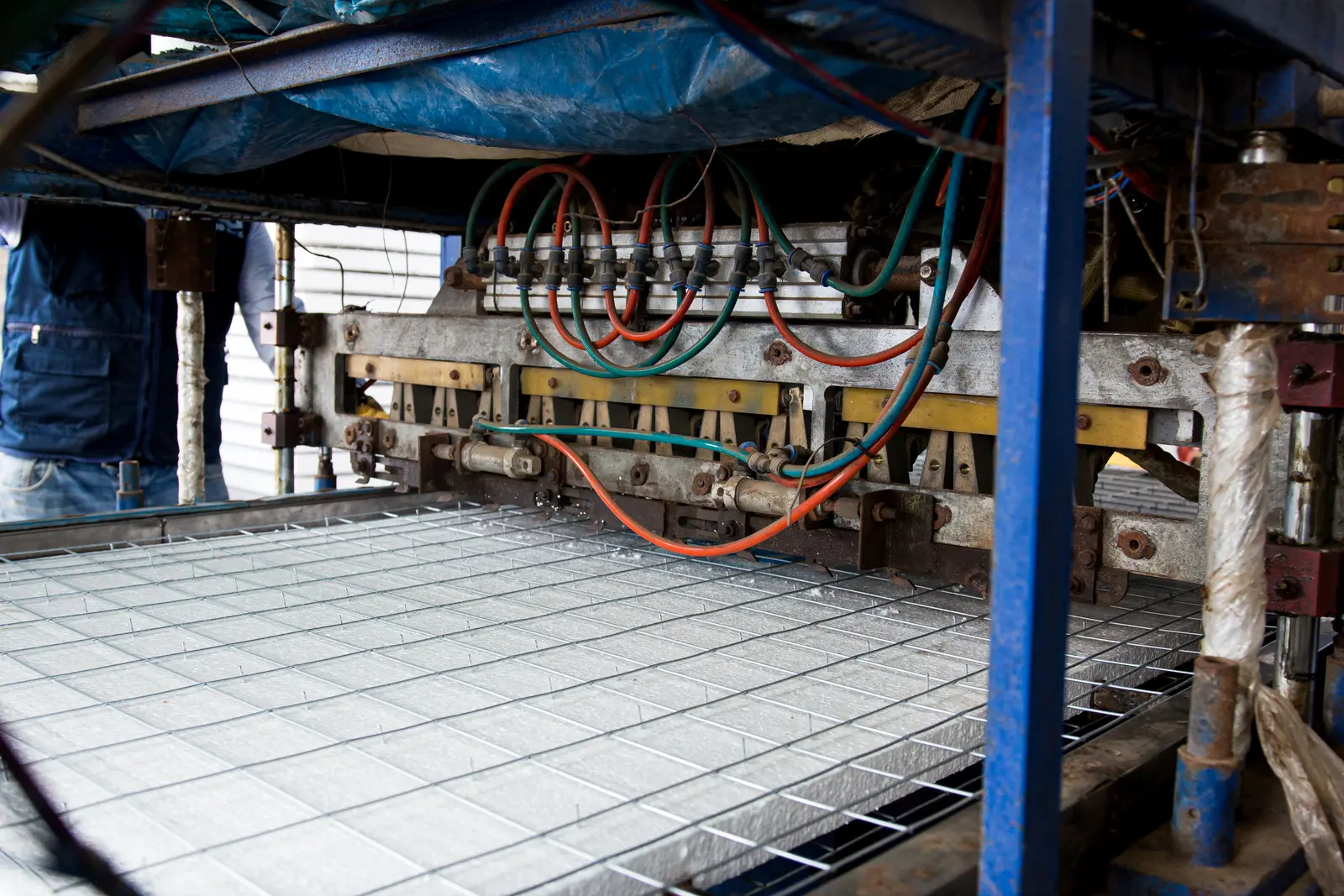 Línea de producción de paneles Muromax en planta.